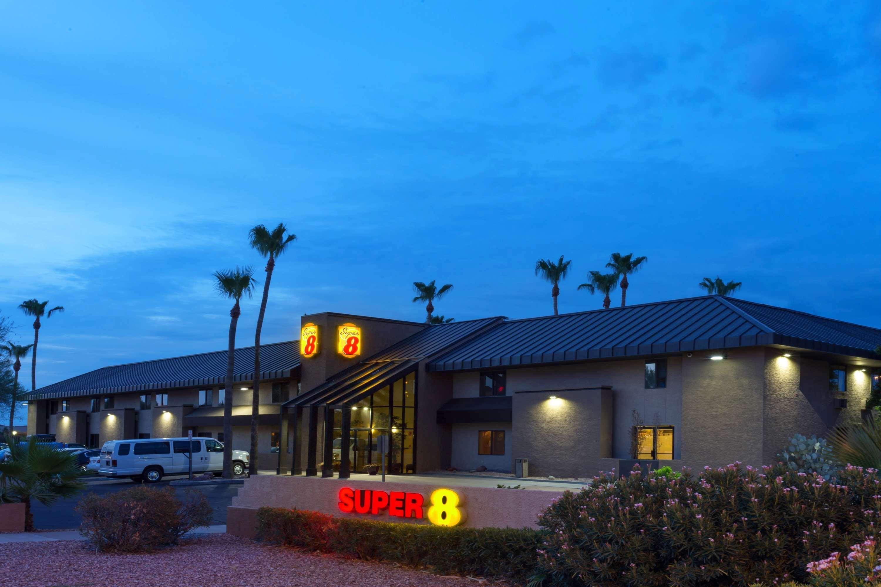 Super 8 By Wyndham Chandler Phoenix Hotel Exterior photo